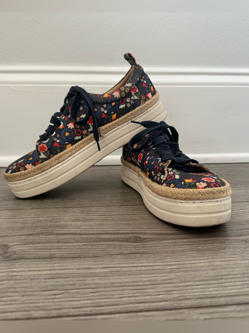 Jack Rogers Mia Floral Platform Midnight Sneakers size 6M